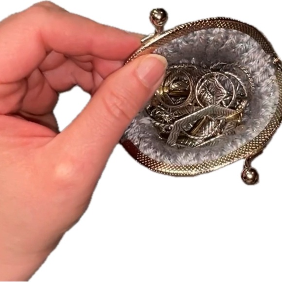 Knitted Coin Purse- Sliver - Picture 4 of 13